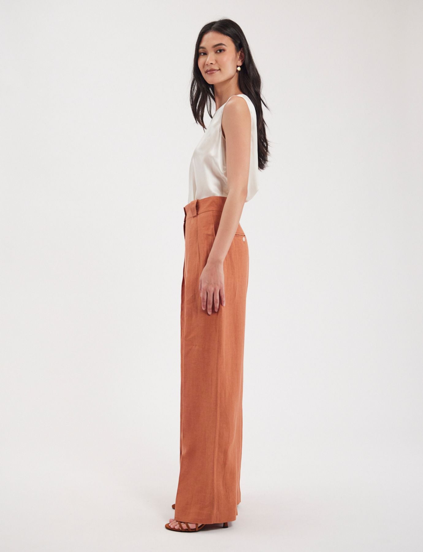 Pantaloni Marlène in lino color caramello