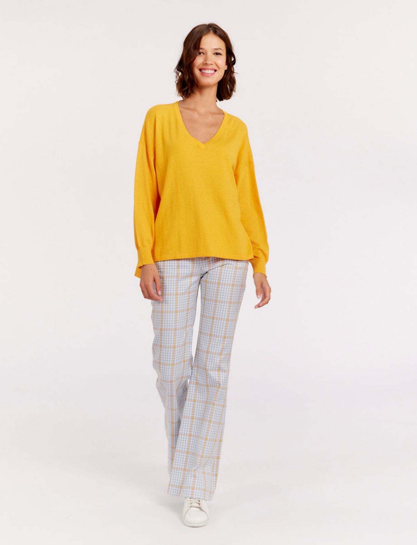 pullover con scollo a V in cashmere-giallo-antone