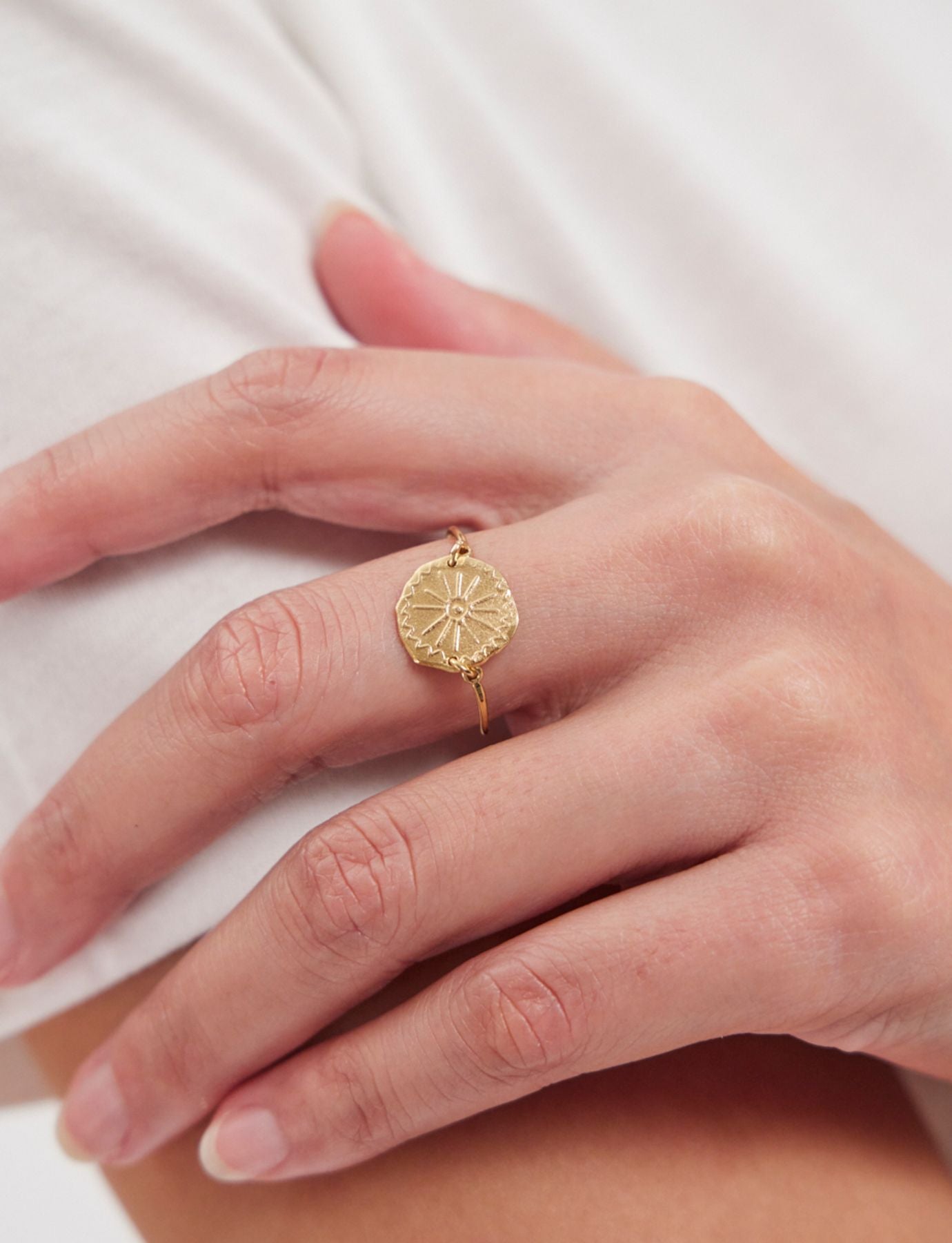 Anello Lutece placcato oro a raggiera
